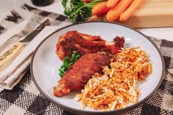 Ailes de dindon BBQ au four et salade de carottes