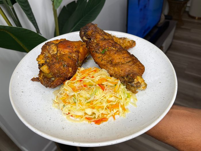 Ailes de dinde frites à l’haïtienne et pikliz
