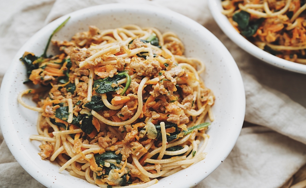 Whole Grain Spaghetti with Turkey, Carrots and Spinach