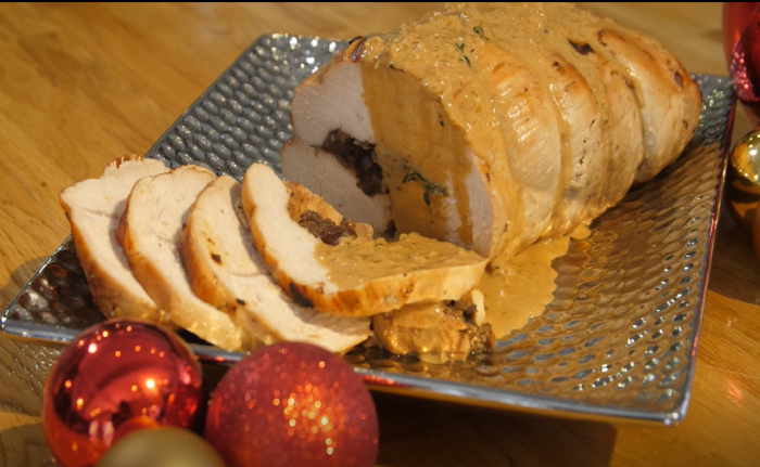 Rôti de dindon farci aux champignons et canneberges