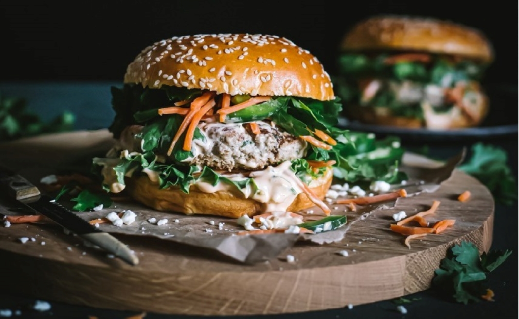 Turkey Burgers with Jalapeno Sriracha Mayo, Pickled Carrots & Cilantro