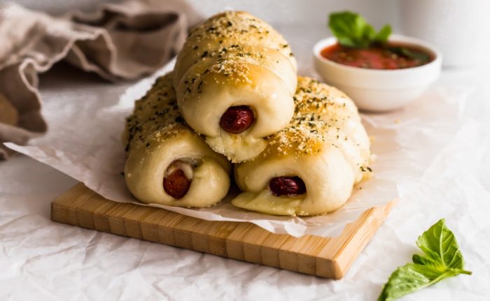 Gressins farcis au pepperoni de dindon et au fromage